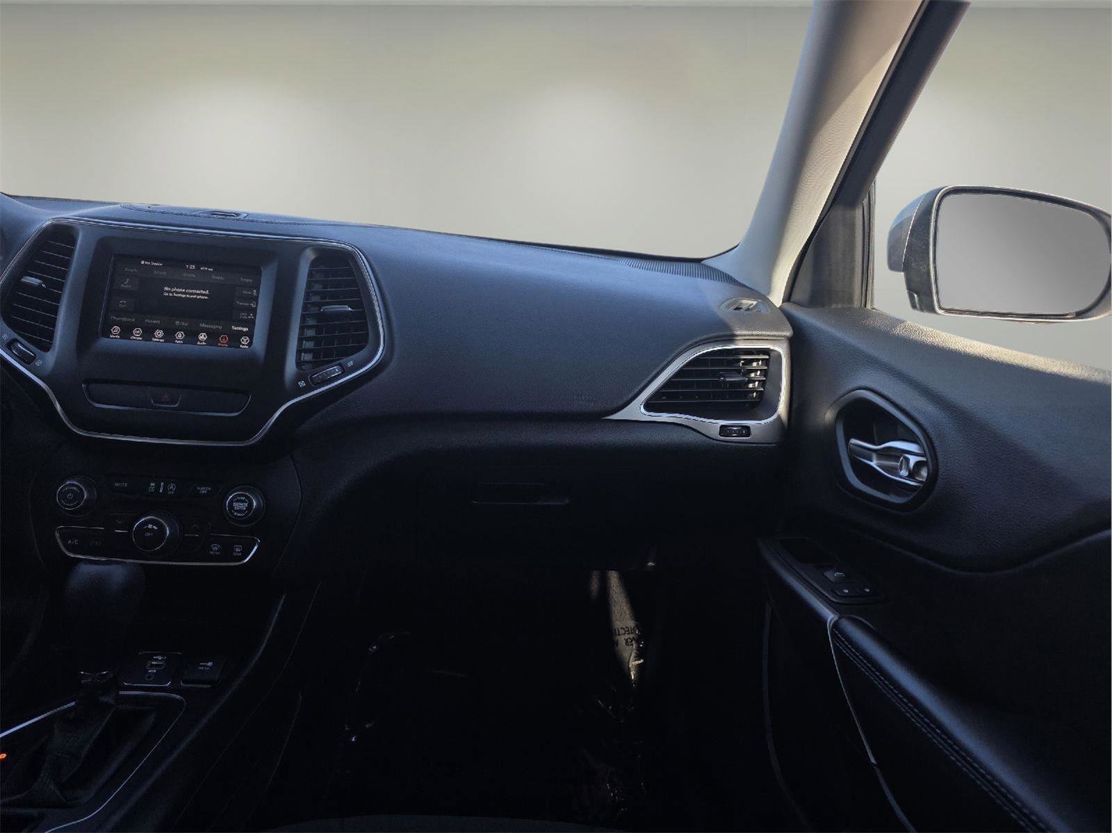 Used 2020 Jeep Cherokee Latitude w/ Cold Weather Group image 26