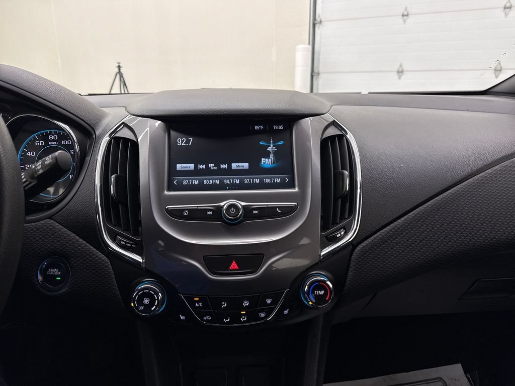 Used 2017 Chevrolet Cruze LT w/ Convenience Package FWD image 17