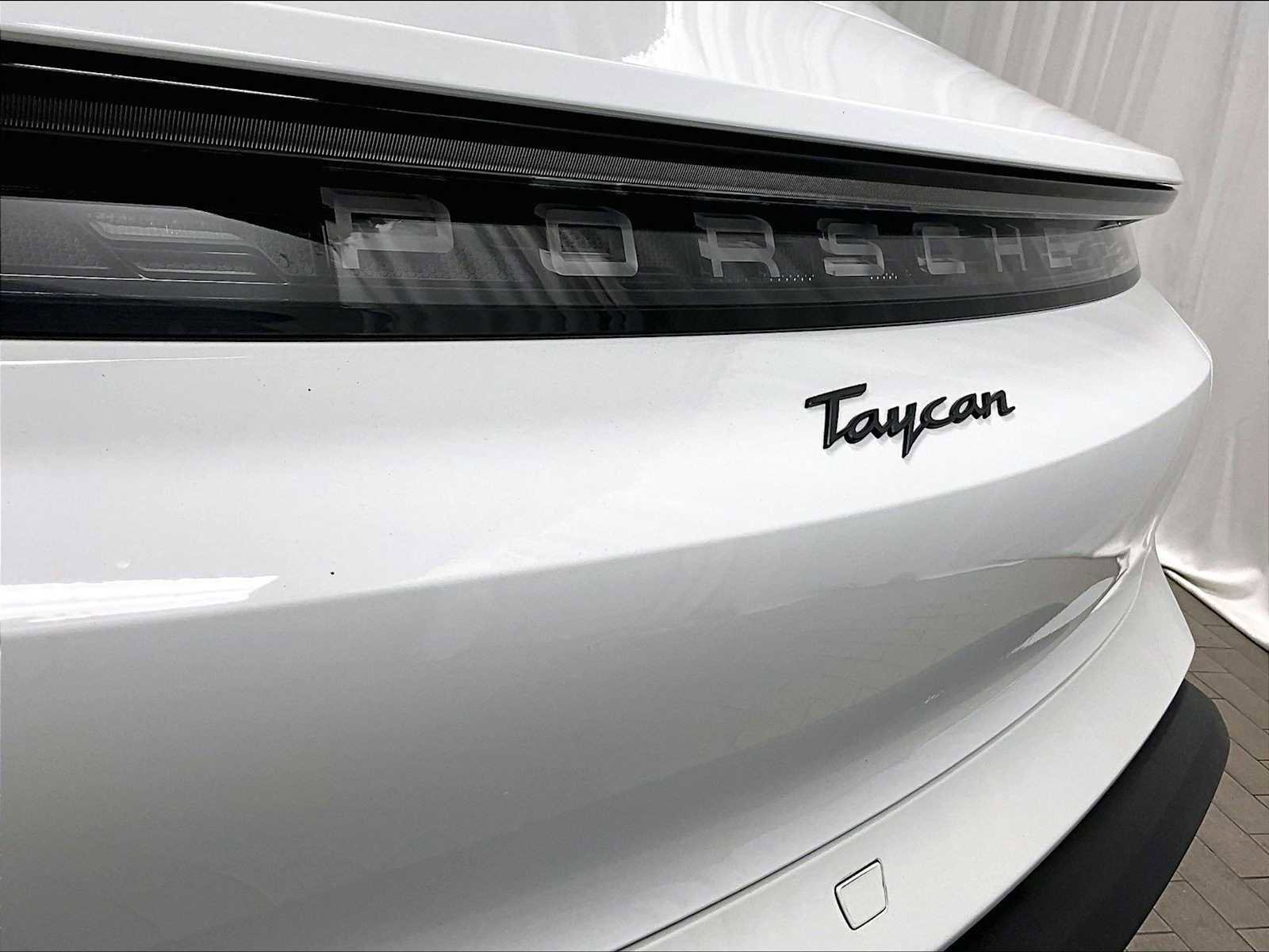 Used 2022 Porsche Taycan image 34