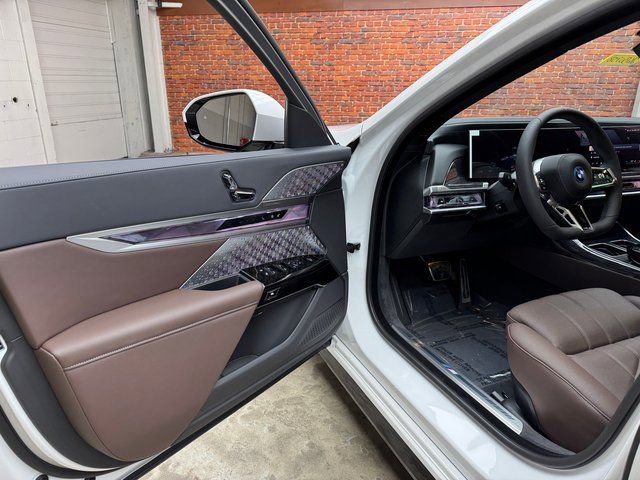 New 2026 BMW i7 xDrive60 w/ Executive Package image 9