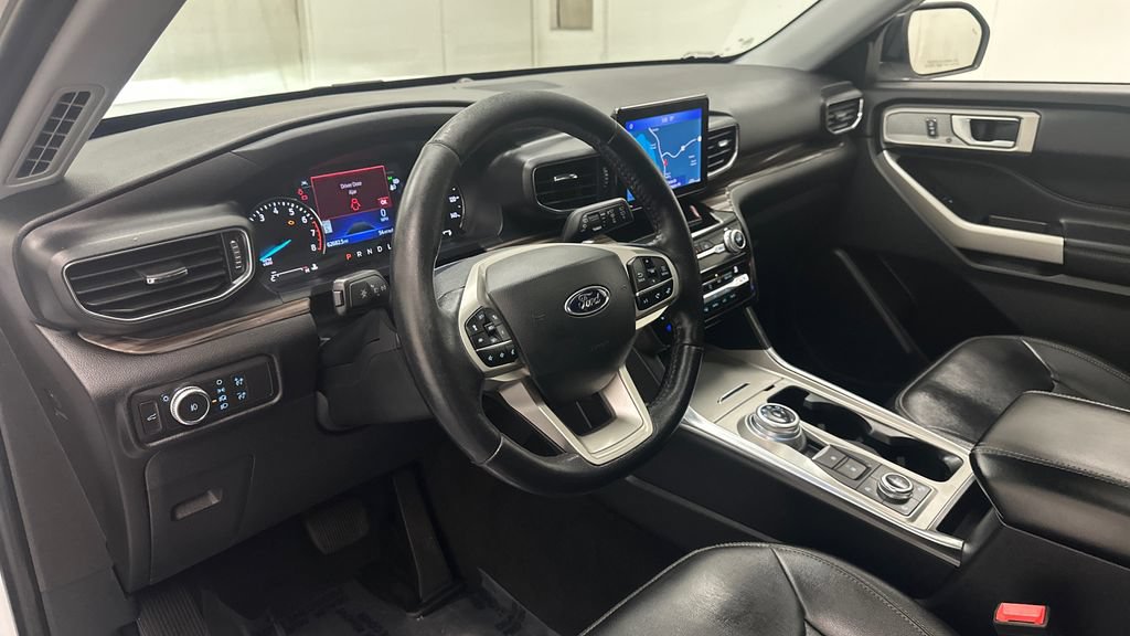 Used 2021 Ford Explorer Limited w/ Equipment Group 301A AWD/4WD image 9