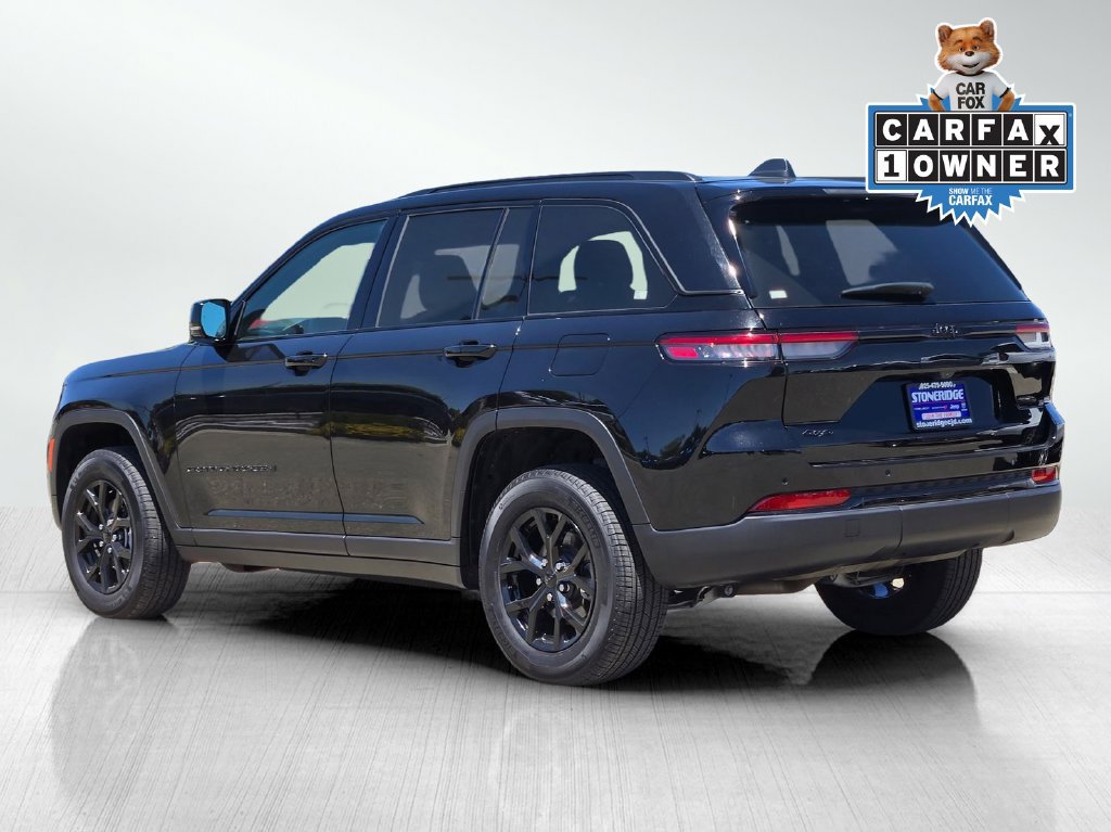 Used 2025 Jeep Grand Cherokee Altitude AWD/4WD image 6