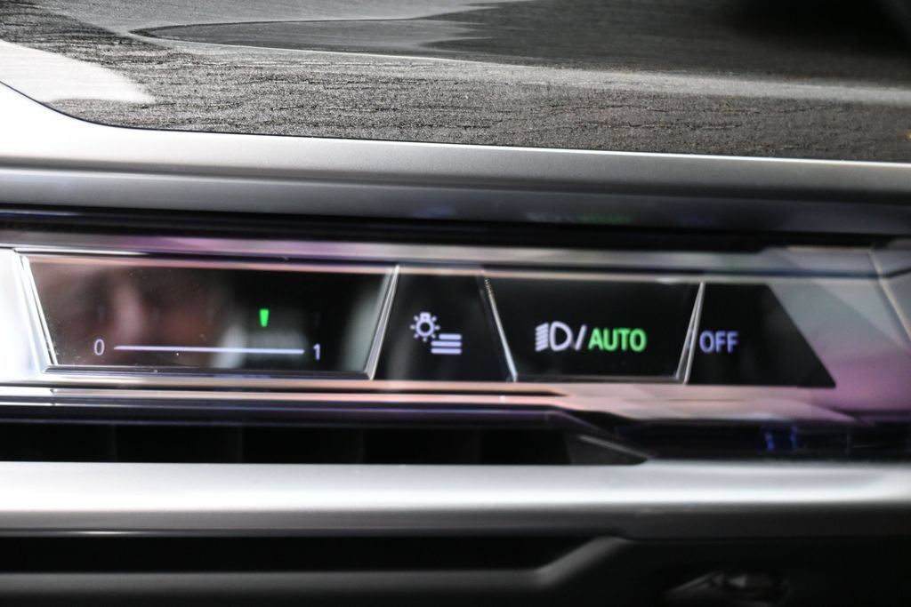 Used 2023 BMW i7 xDrive60 AWD/4WD image 21