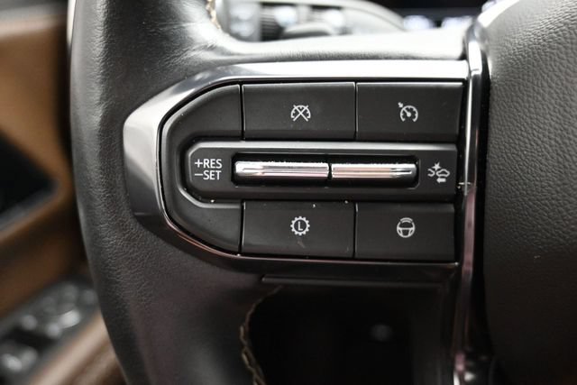 Used 2025 GMC Yukon Denali Ultimate AWD/4WD image 8