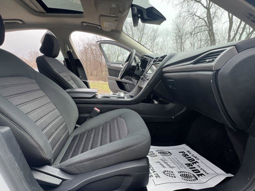 Used 2020 Ford Fusion SE image 11