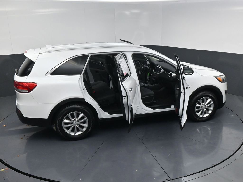 Used 2017 Kia Sorento LX w/ LX Convenience Package image 21