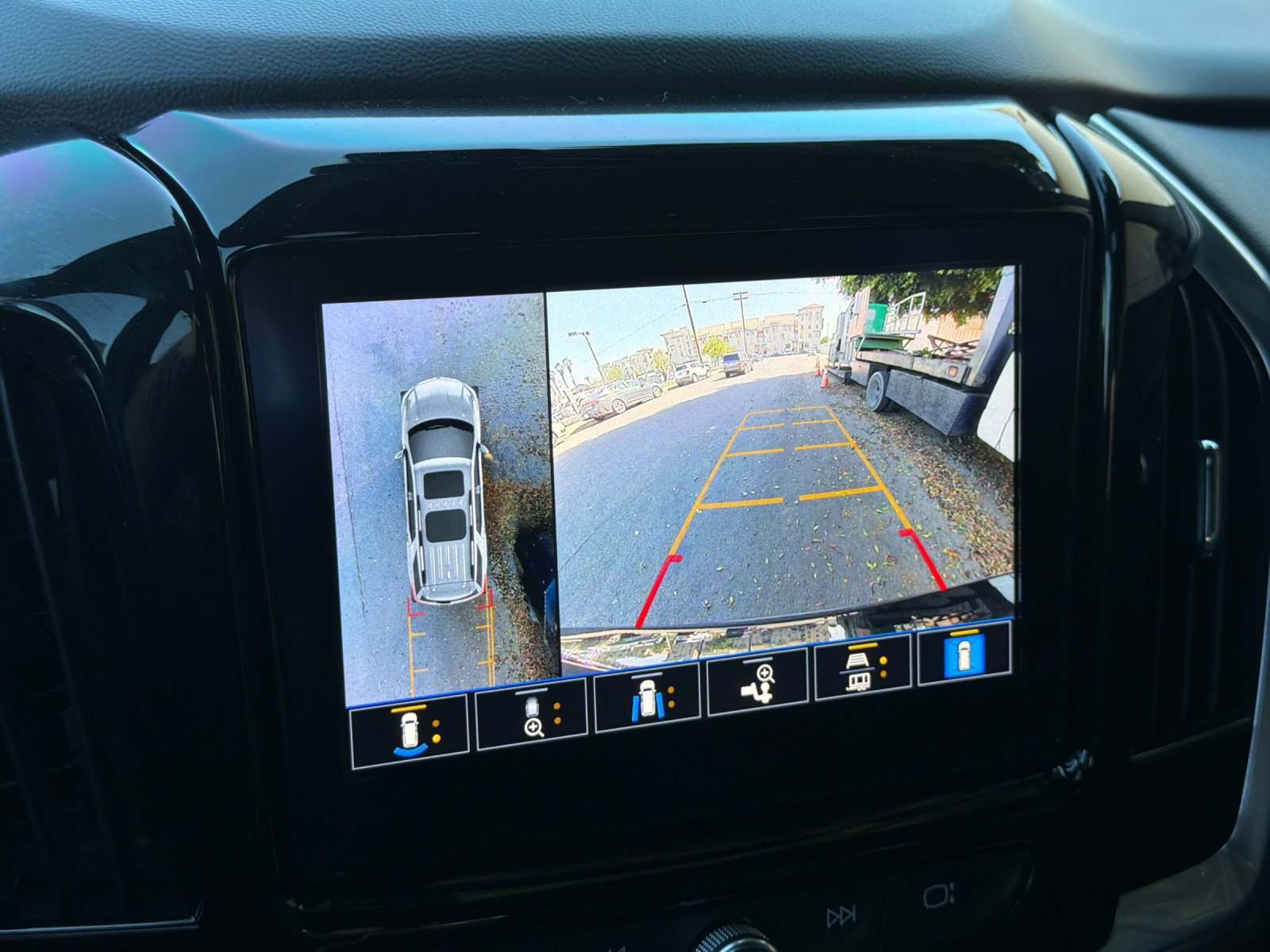 Used 2022 Chevrolet Traverse High Country w/ LPO, 'HIT The Road' Package FWD image 20