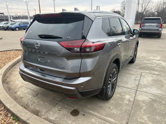 Used 2025 Nissan Rogue SL w/ Tech Package image 5