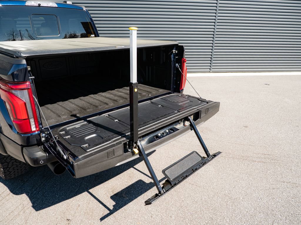 Used 2025 Ford F150 Raptor AWD/4WD image 32