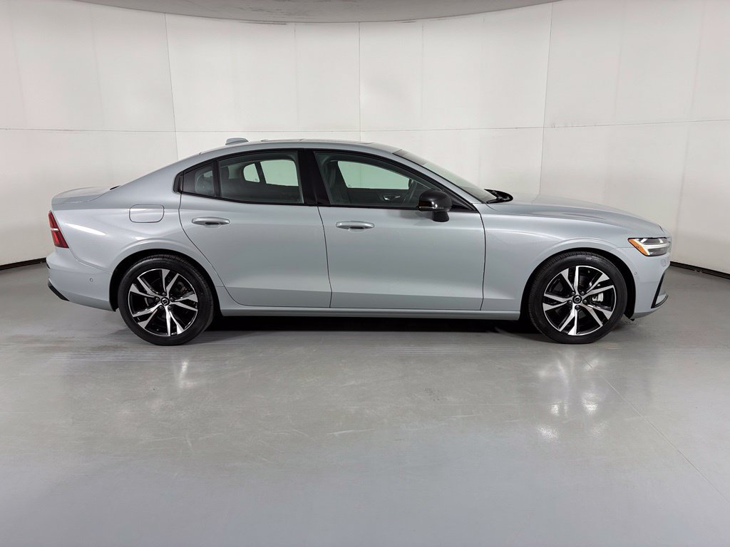 Used 2025 Volvo S60 B5 Plus FWD image 9