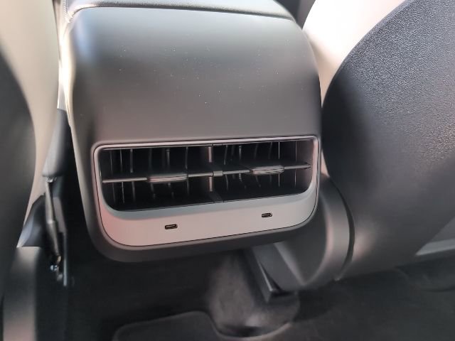Used 2022 Tesla Model Y Performance image 23