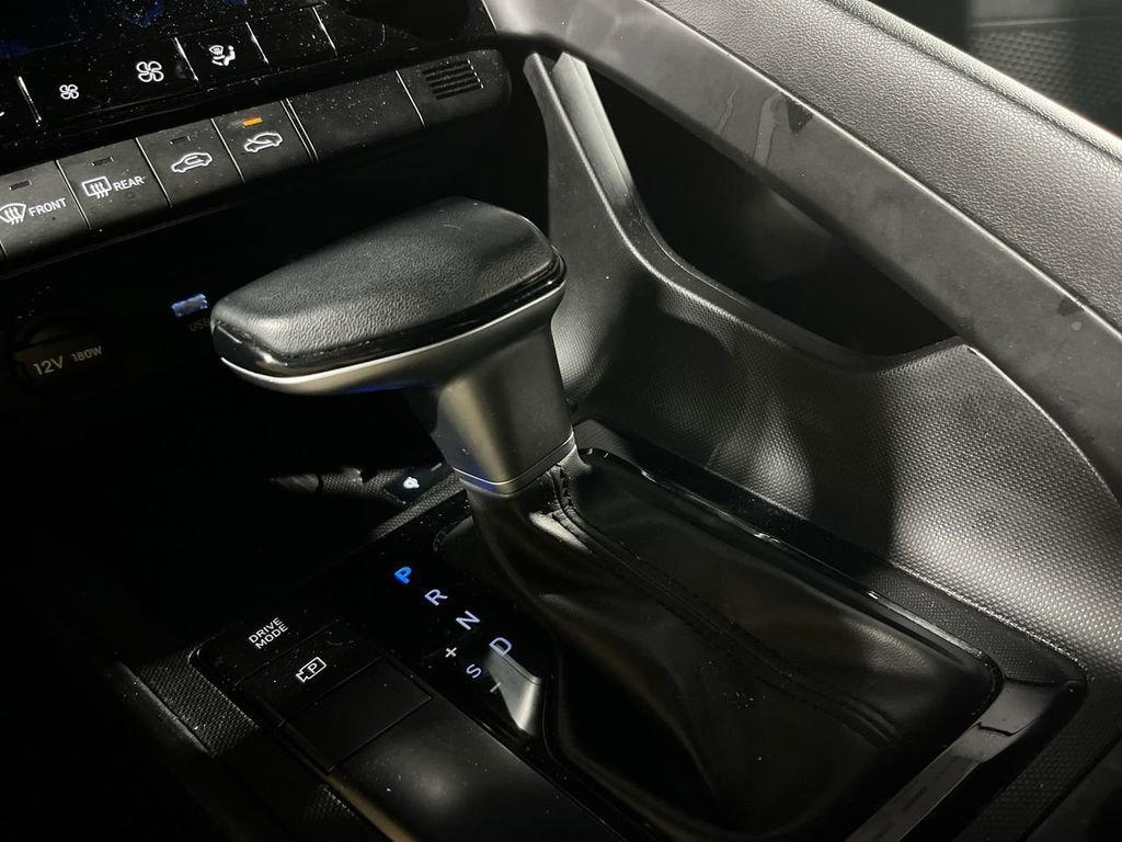 Used 2025 Hyundai Elantra Sport image 27