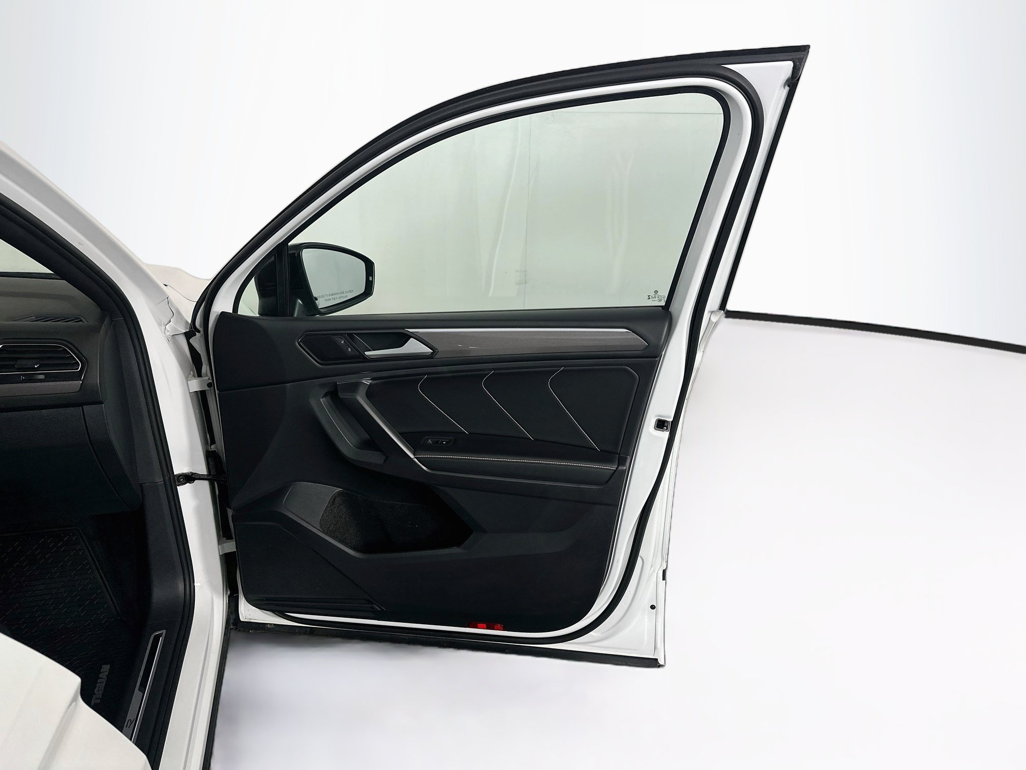 Used 2023 Volkswagen Tiguan SE R-Line FWD image 32