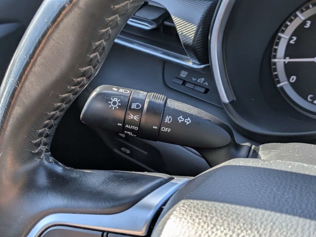Used 2021 Toyota Highlander XSE FWD image 25