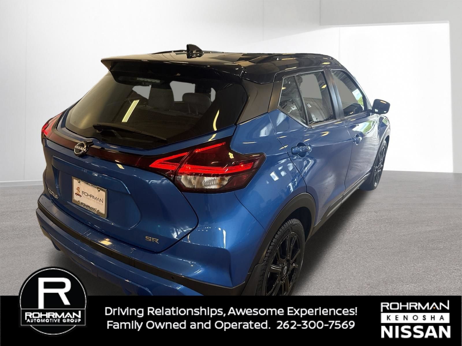 Used 2023 Nissan Kicks SR w/ SR Premium Package FWD image 6