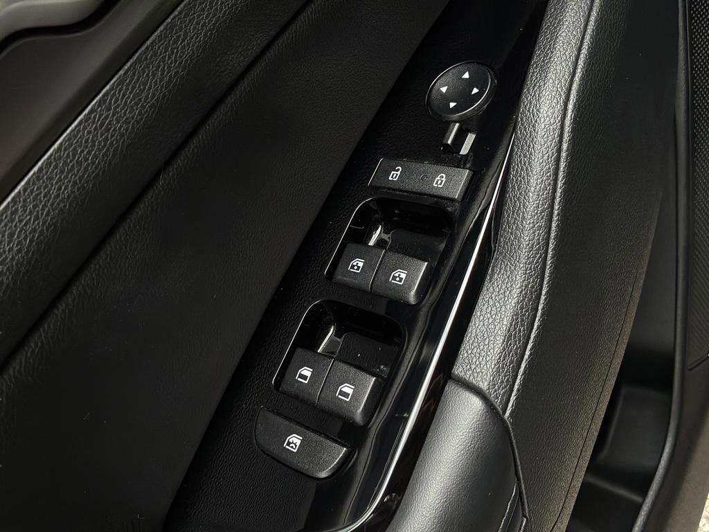 Used 2024 Kia Sportage EX image 12