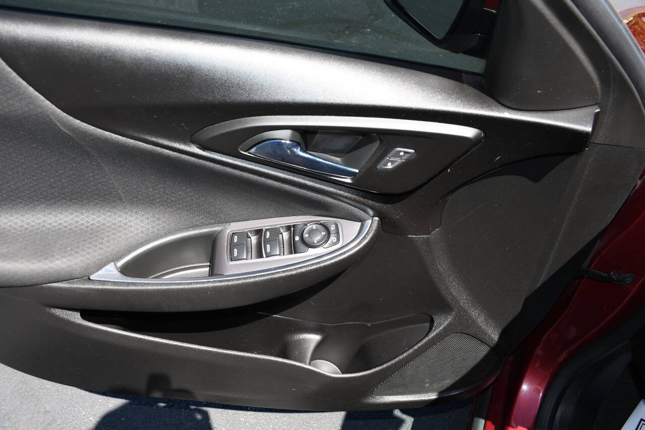 Used 2018 Chevrolet Malibu LT FWD image 15