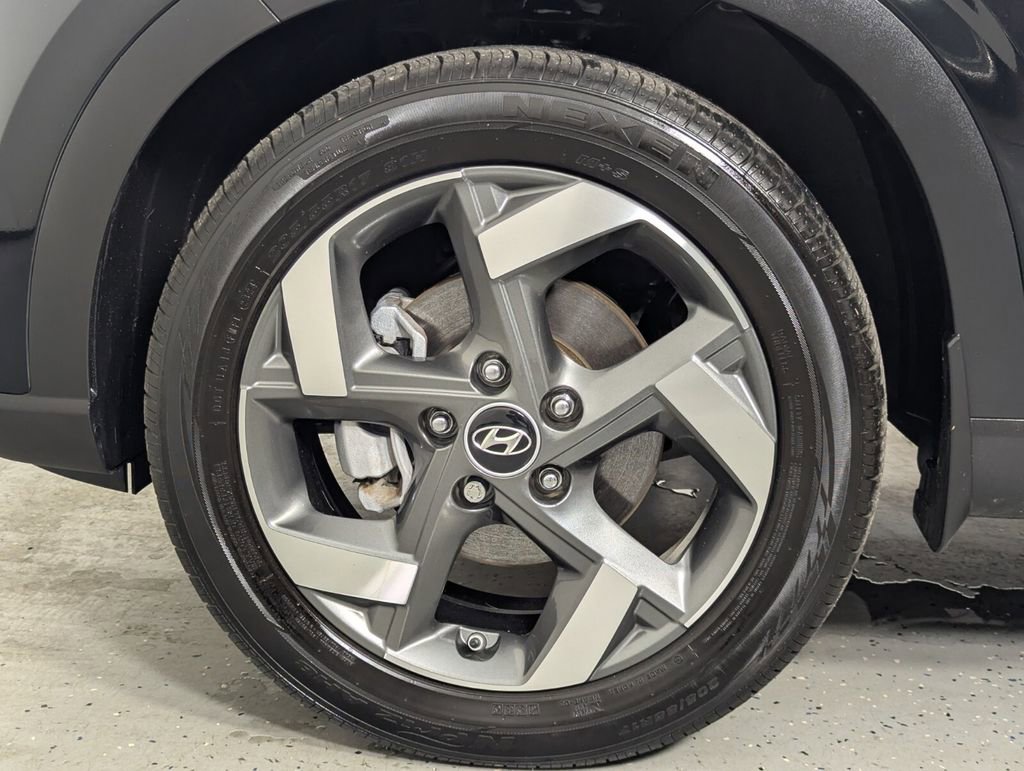Used 2024 Hyundai Venue SEL image 9
