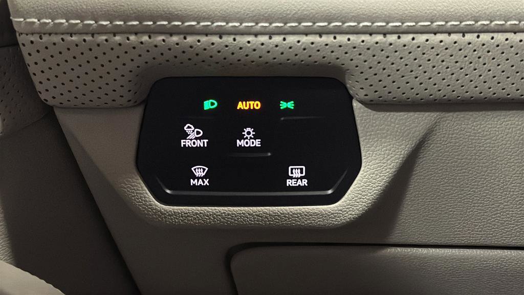 Used 2024 Volkswagen Atlas SE w/ Black Wheel Package image 32