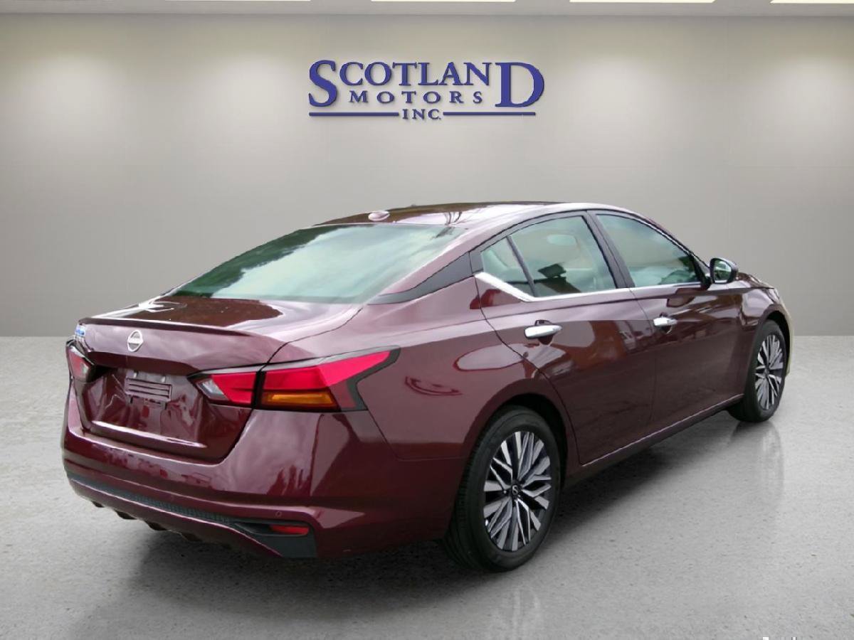 Used 2025 Nissan Altima 2.5 SV FWD image 6