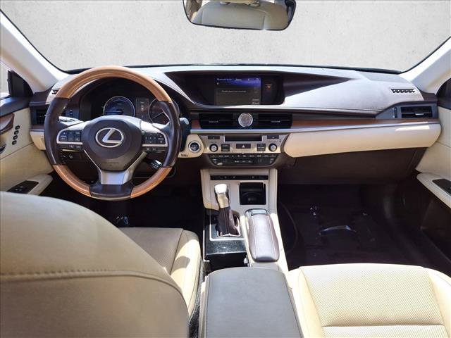 Used 2017 Lexus ES 300h w/ Navigation System Package FWD image 17