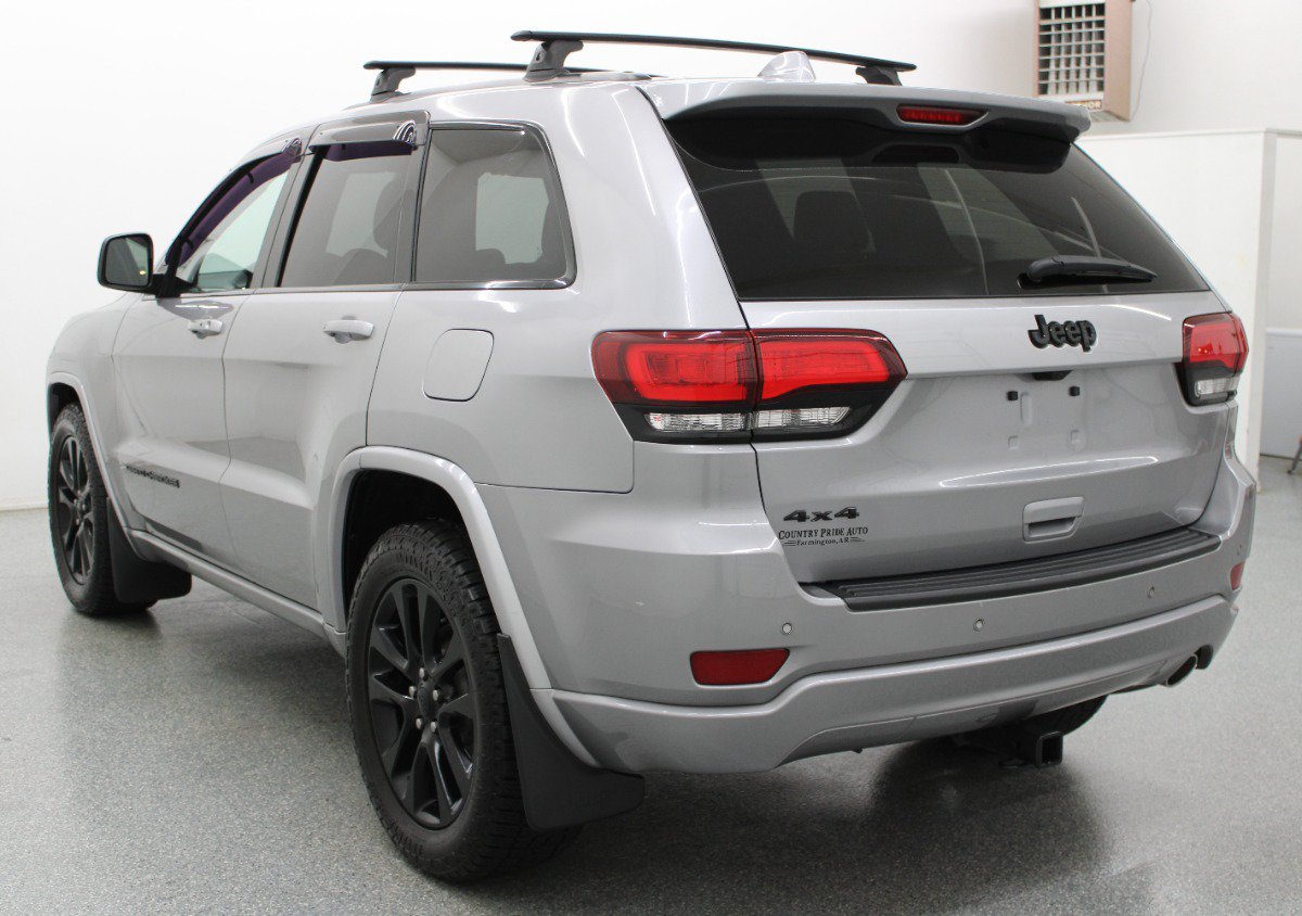 Used 2019 Jeep Grand Cherokee Altitude AWD/4WD image 6