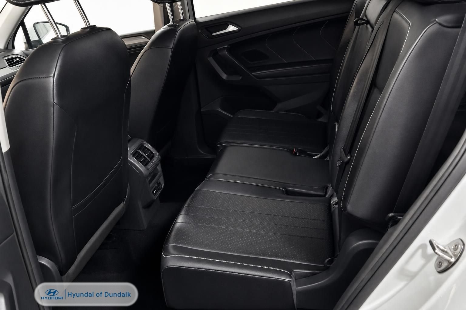 Used 2024 Volkswagen Tiguan SE FWD image 11