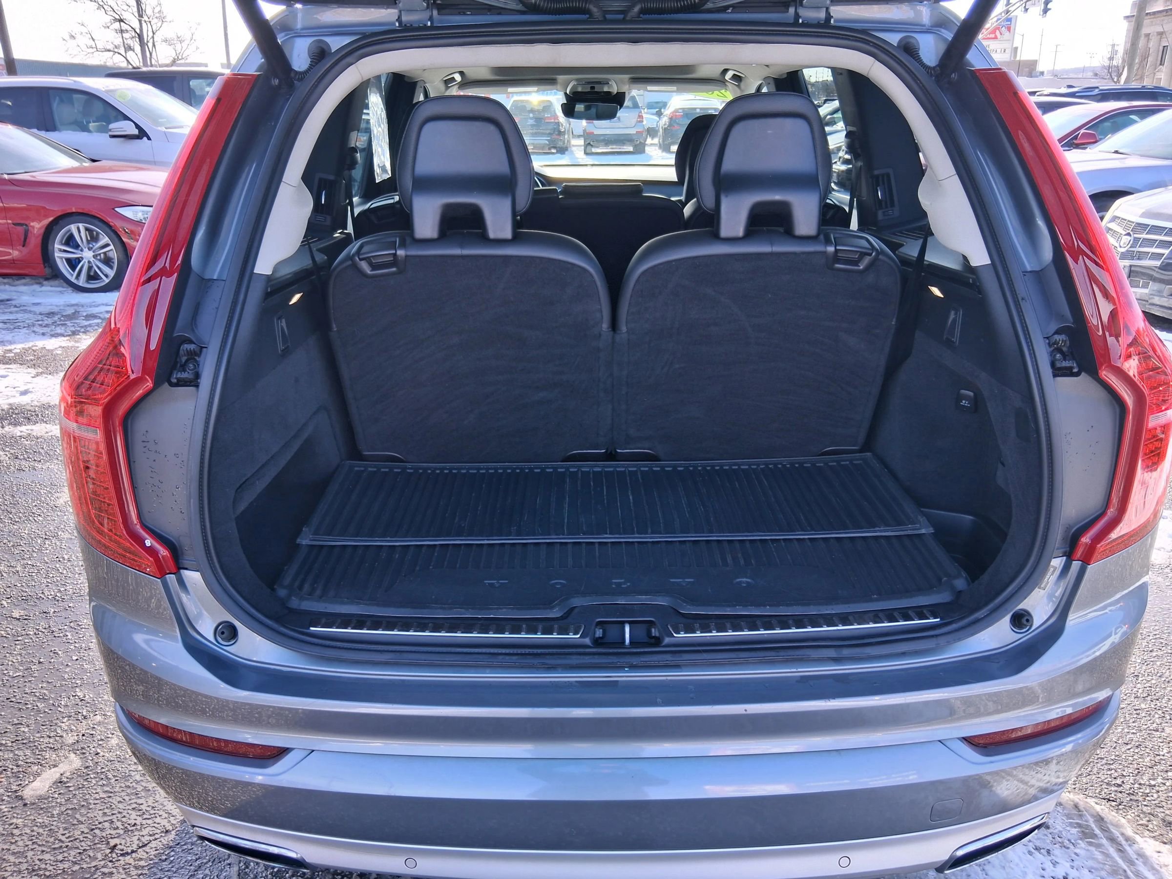 Used 2016 Volvo XC90 T6 Momentum w/ Momentum Plus Package image 11