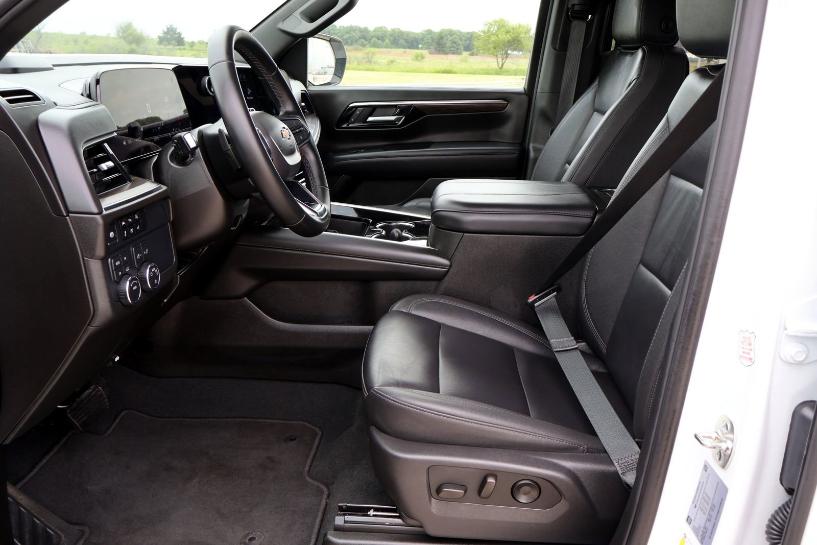 Used 2025 Chevrolet Tahoe LT AWD/4WD image 19