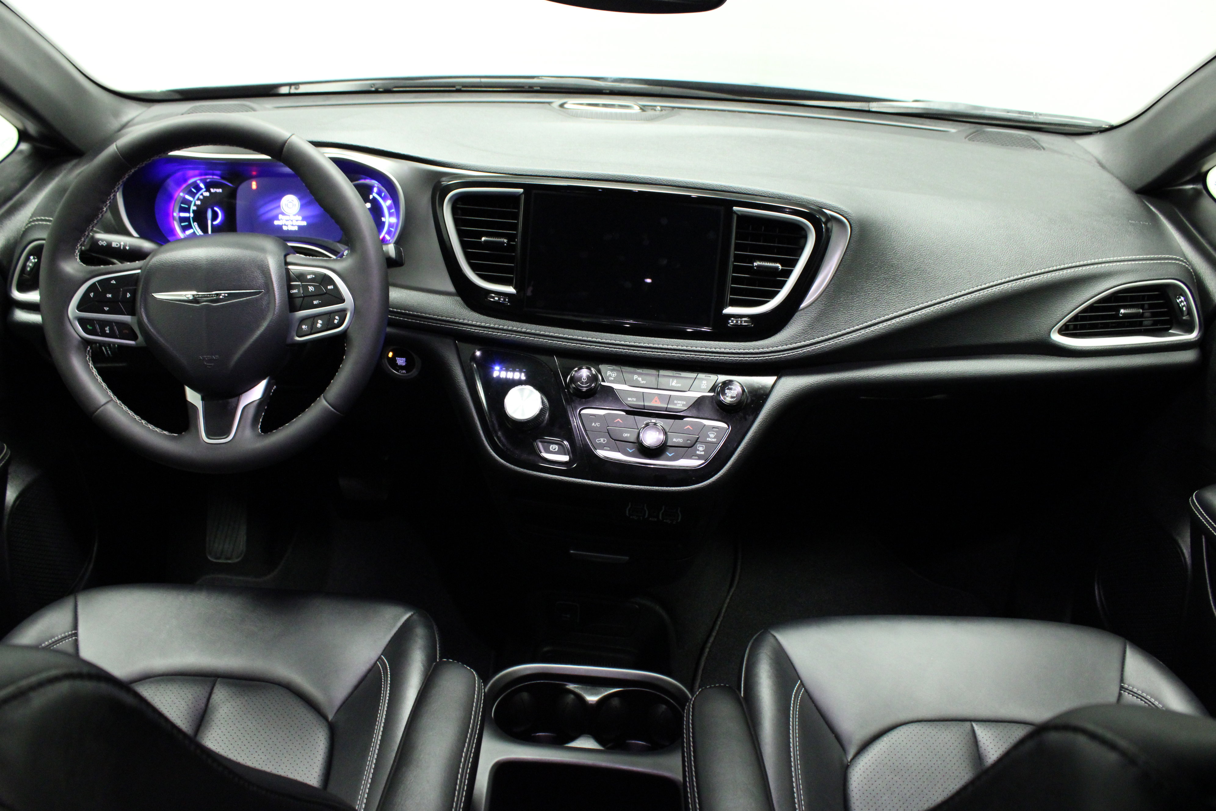 Used 2025 Chrysler Pacifica Select image 20