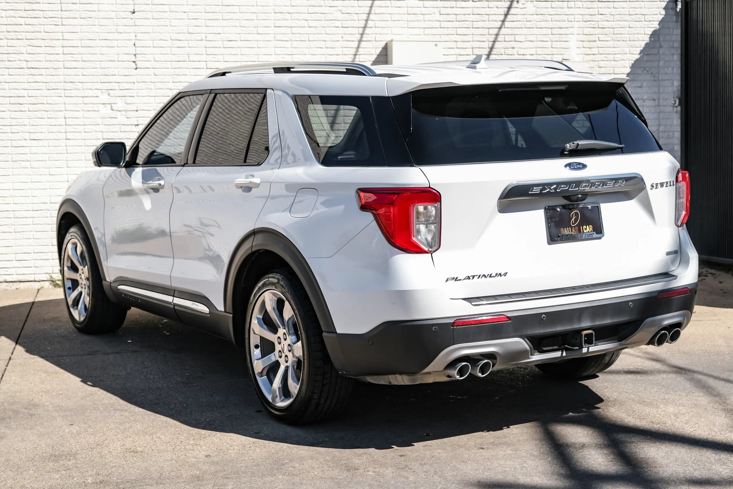 Used 2020 Ford Explorer Platinum w/ Premium Technology Package AWD/4WD image 10