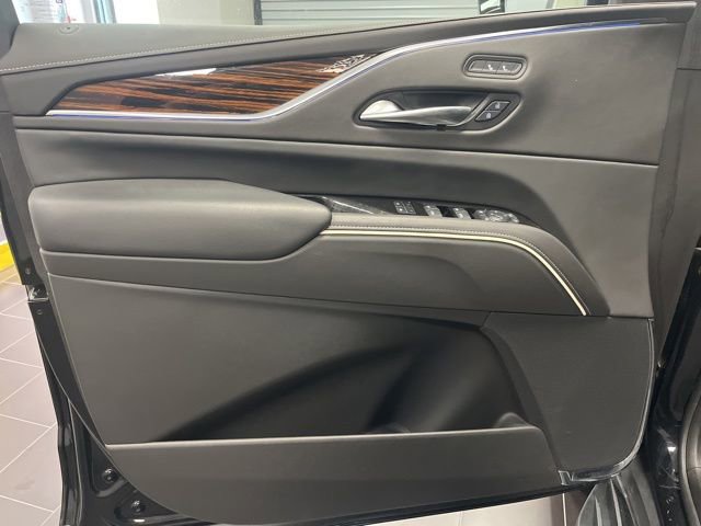 Certified 2024 Cadillac Escalade ESV Luxury image 9