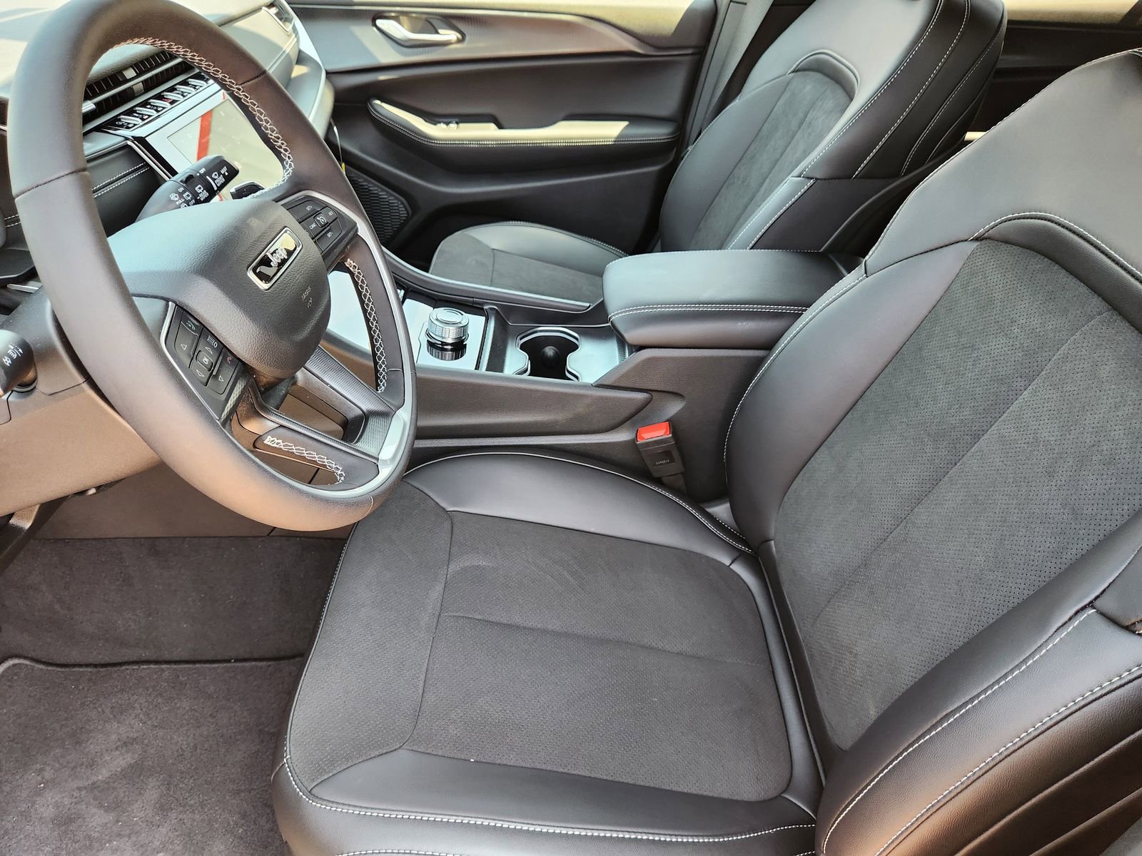 New 2025 Jeep Grand Cherokee L Altitude image 9