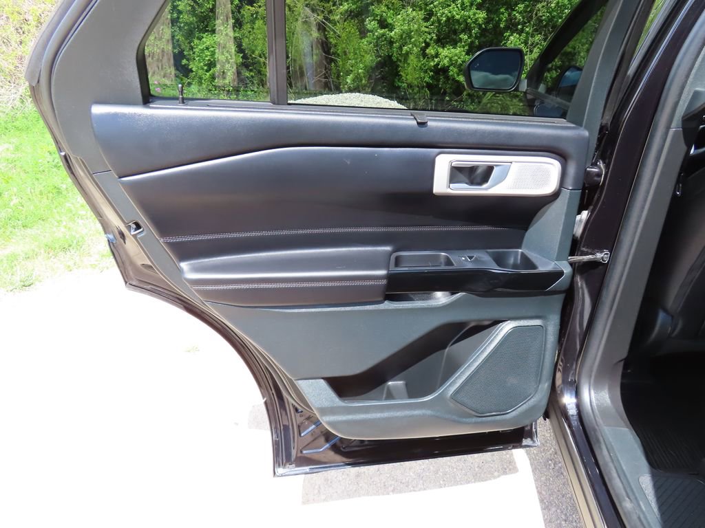Used 2023 Ford Explorer Platinum w/ Technology Package AWD/4WD image 35
