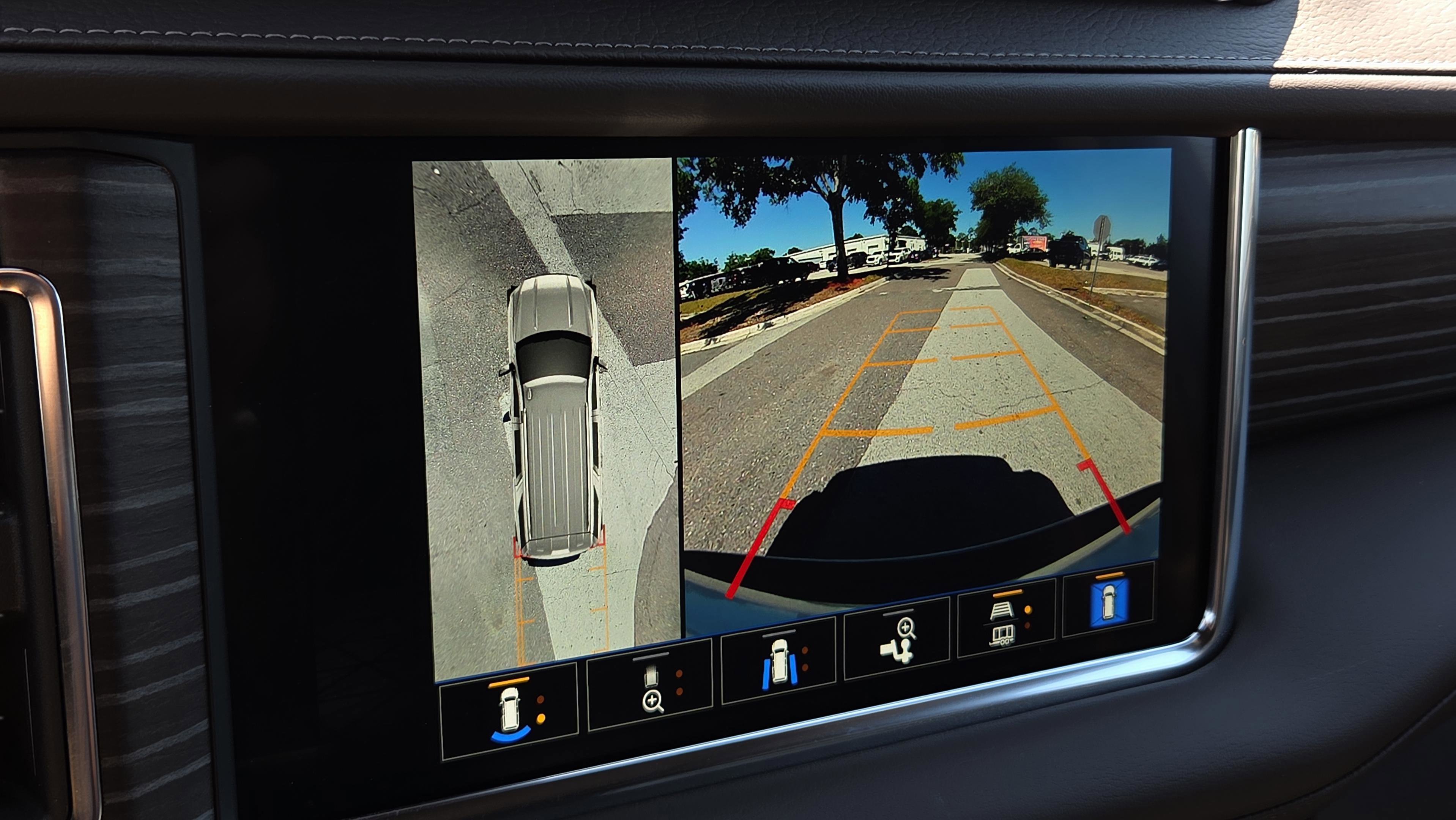 Used 2024 GMC Yukon Denali RWD image 23