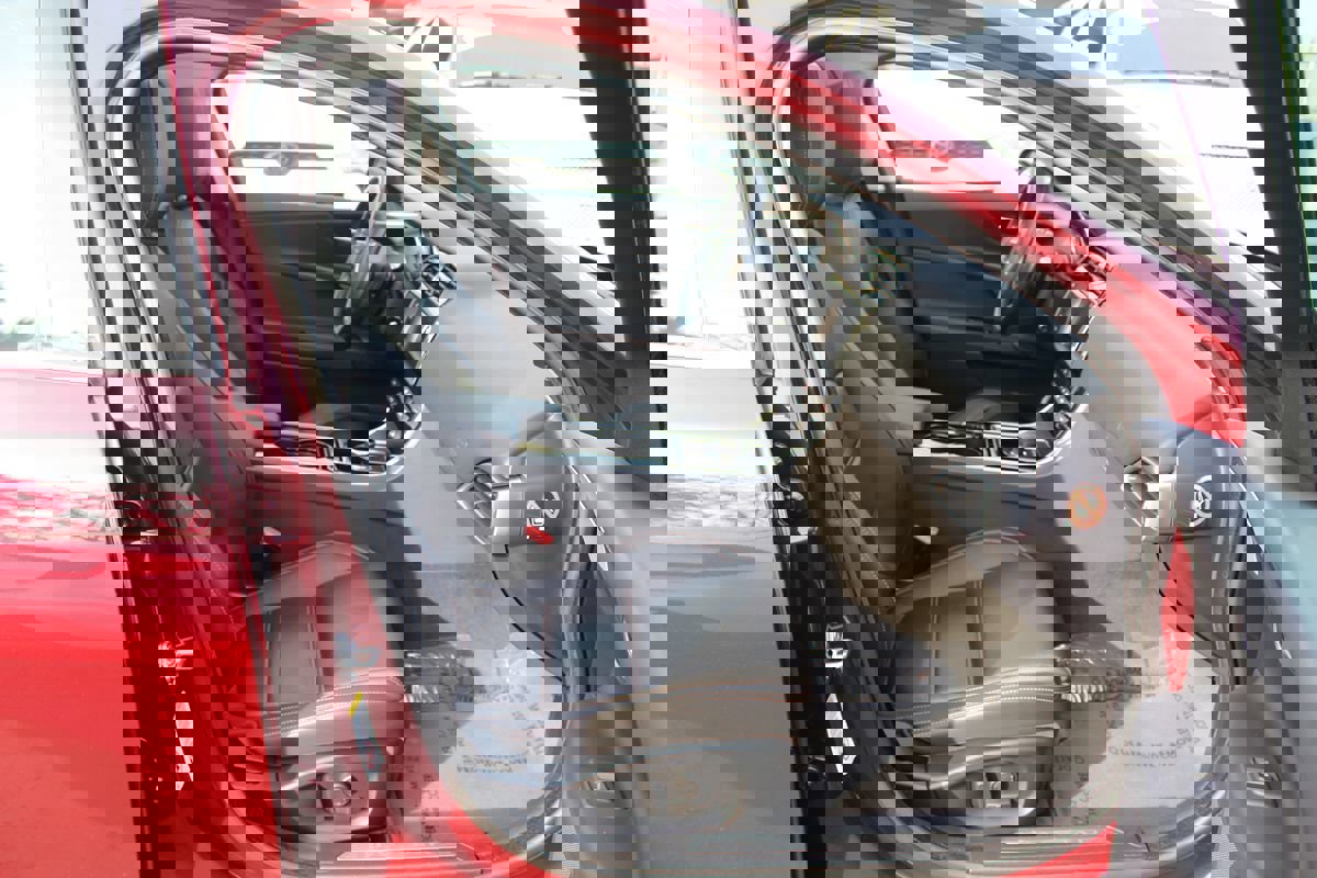 Used 2017 Jaguar XE Prestige image 23