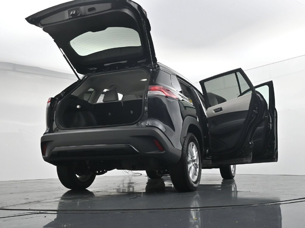 Used 2026 Toyota Corolla Cross LE FWD image 41
