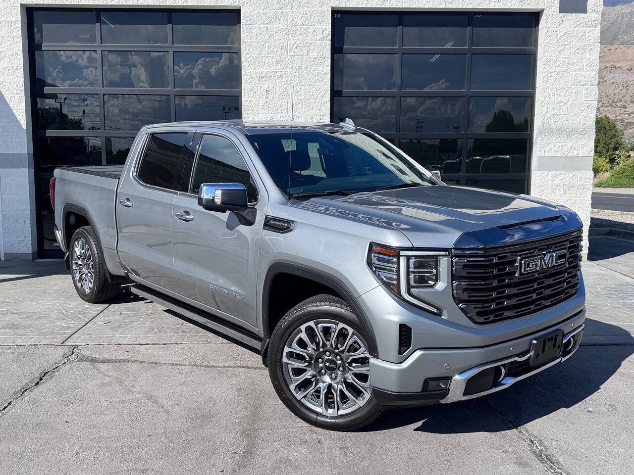 Used 2023 GMC Sierra 1500 Denali Ultimate AWD/4WD image 1