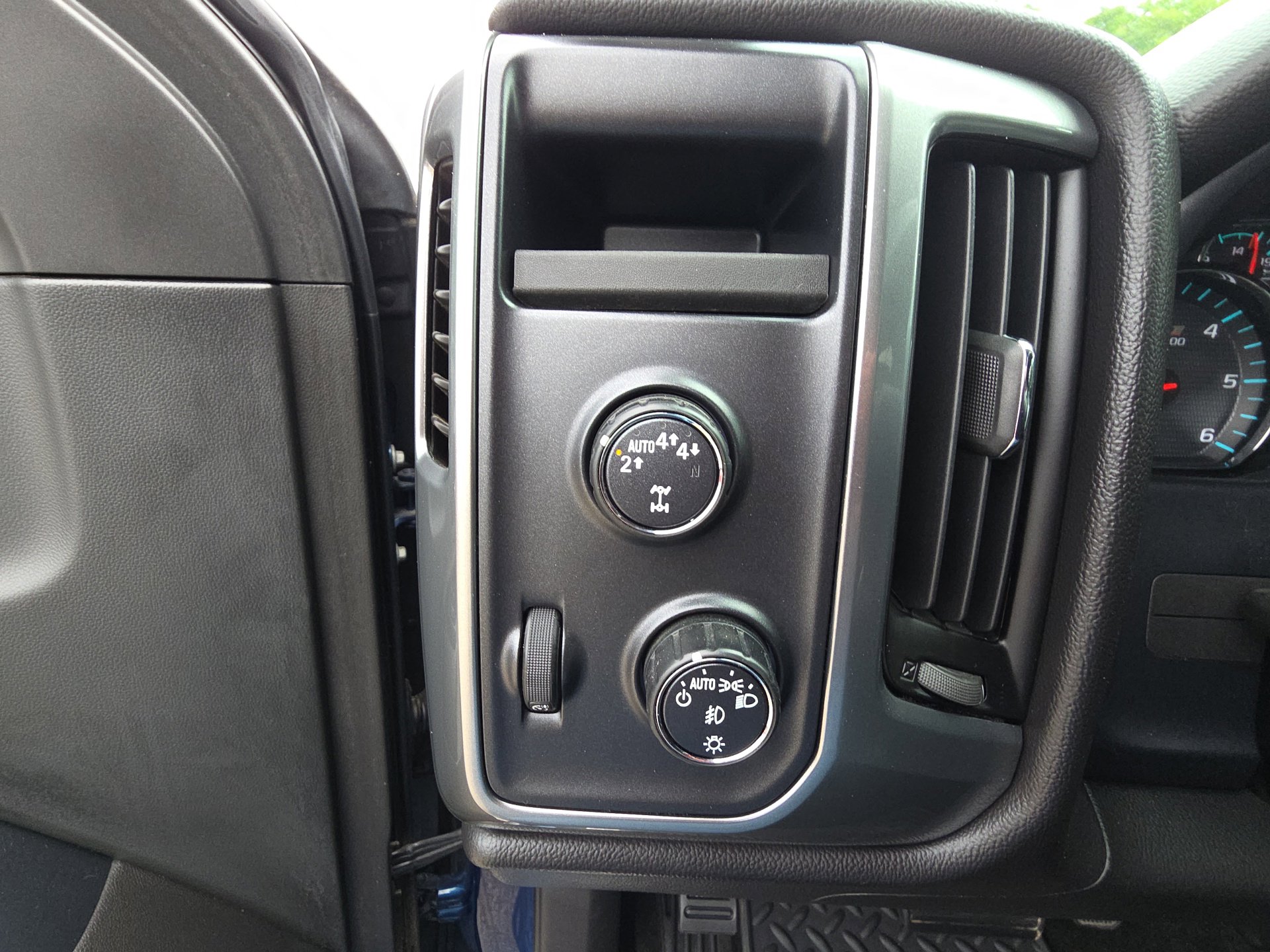 Used 2017 Chevrolet Silverado 1500 LT w/ All Star Edition AWD/4WD image 22