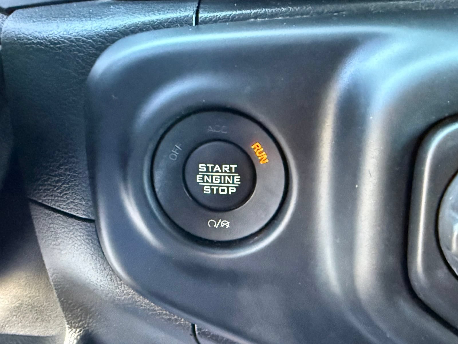 Used 2021 Jeep Wrangler Unlimited Sahara AWD/4WD image 32