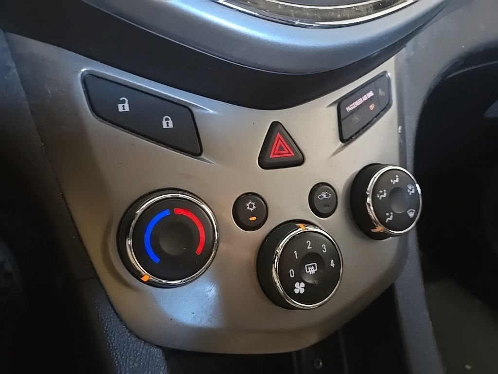 Used 2018 Chevrolet Sonic LT FWD image 26