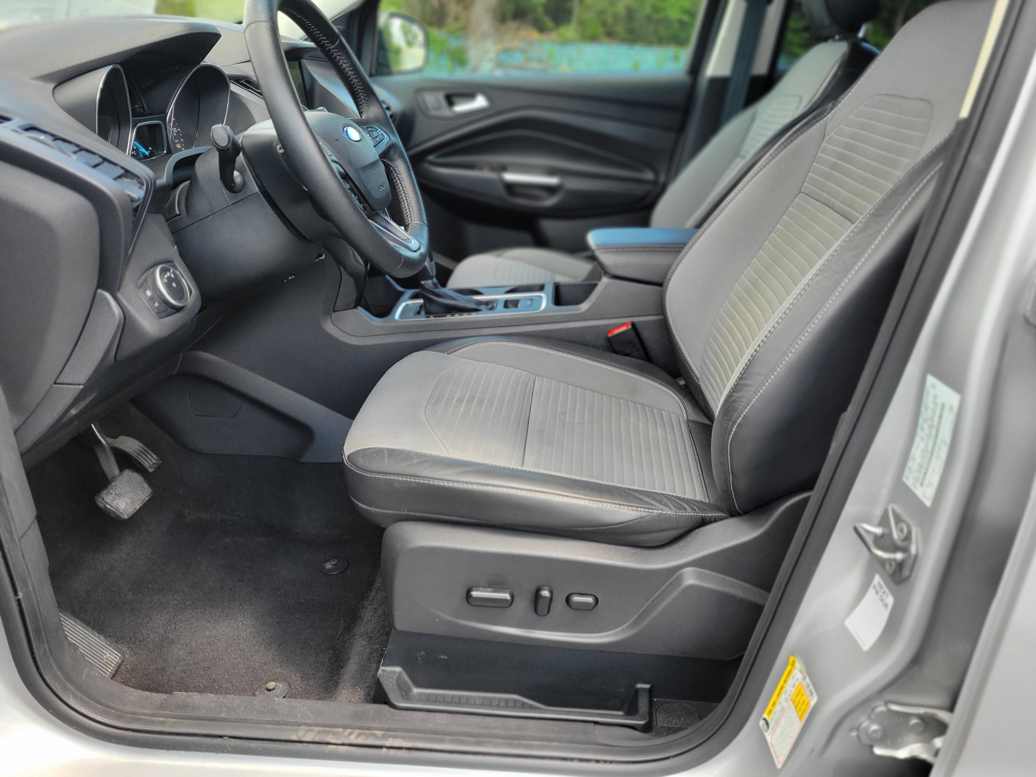 Used 2019 Ford Escape SE FWD image 28