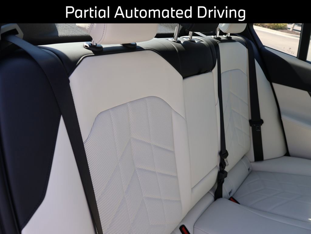 New 2026 BMW 550e xDrive AWD/4WD image 16