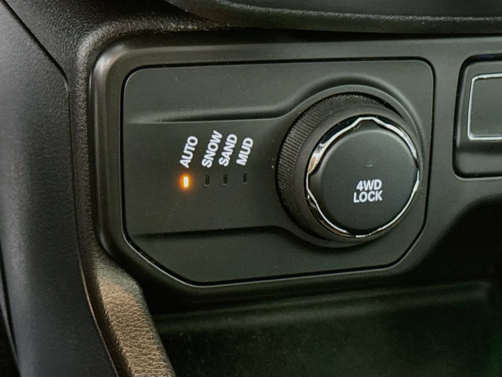 Used 2021 Jeep Renegade Latitude AWD/4WD image 11