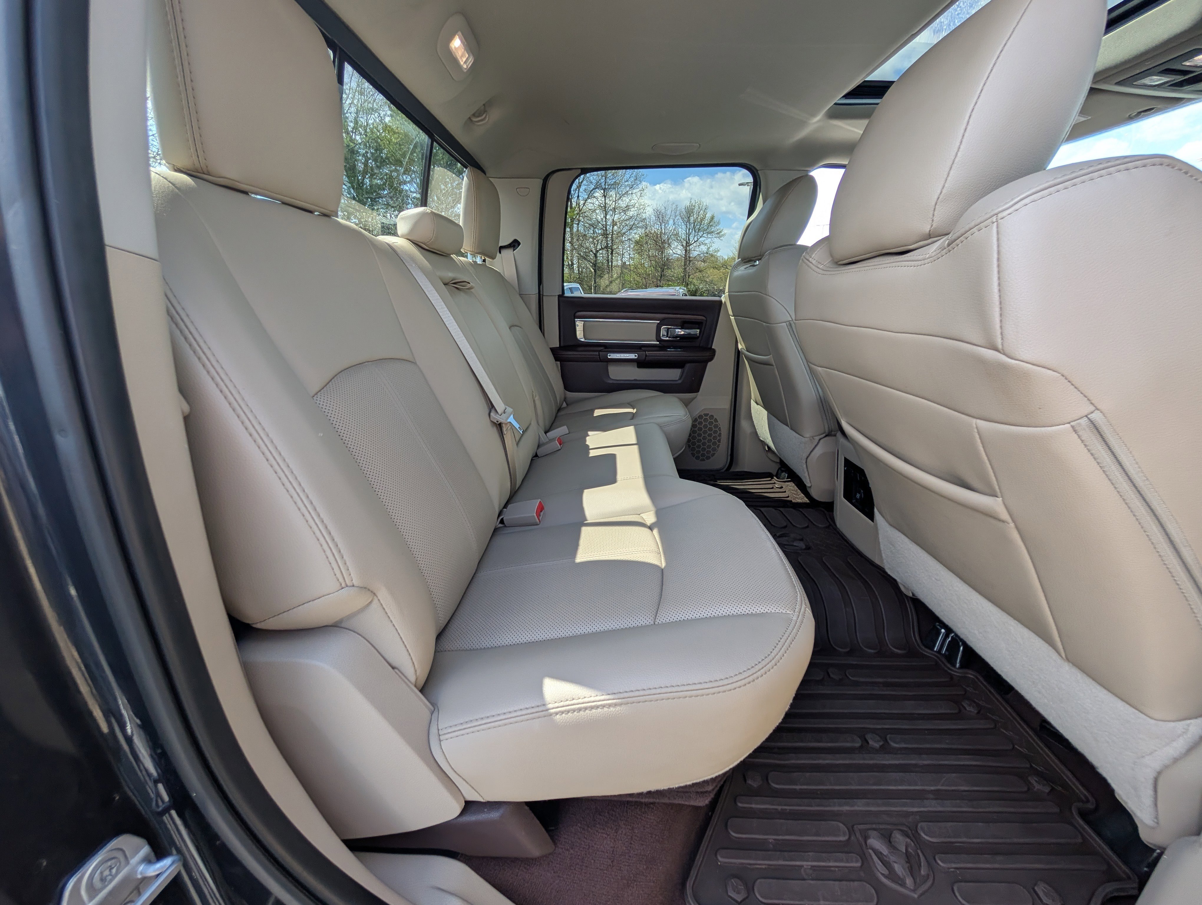 Used 2018 RAM 2500 Laramie w/ Off Road Package AWD/4WD image 11