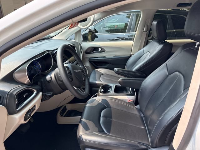 Used 2024 Chrysler Pacifica Limited FWD image 15