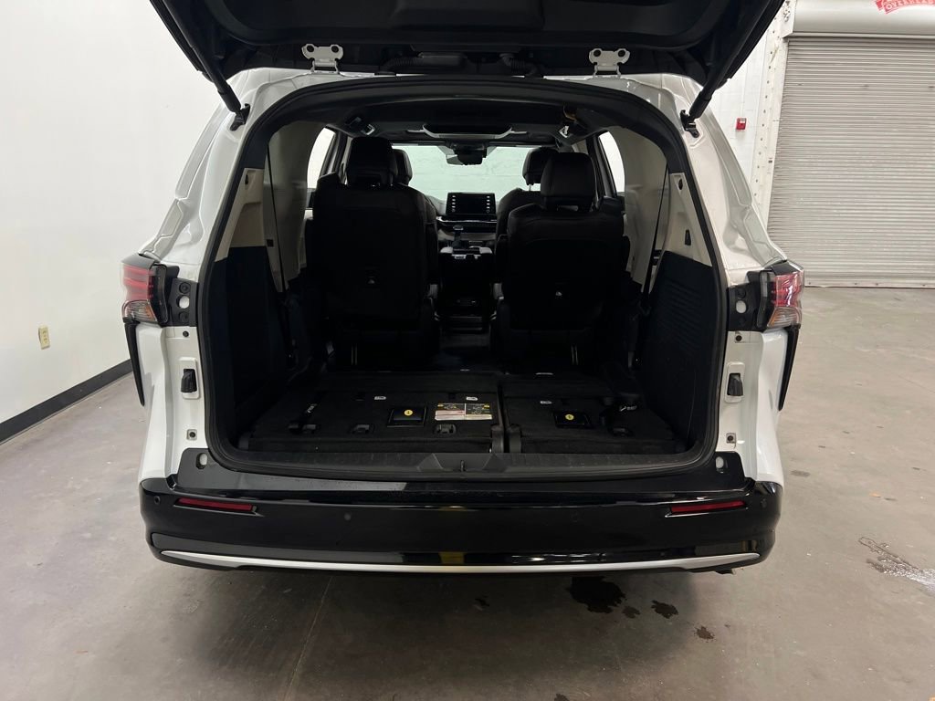Used 2022 Toyota Sienna Platinum image 25