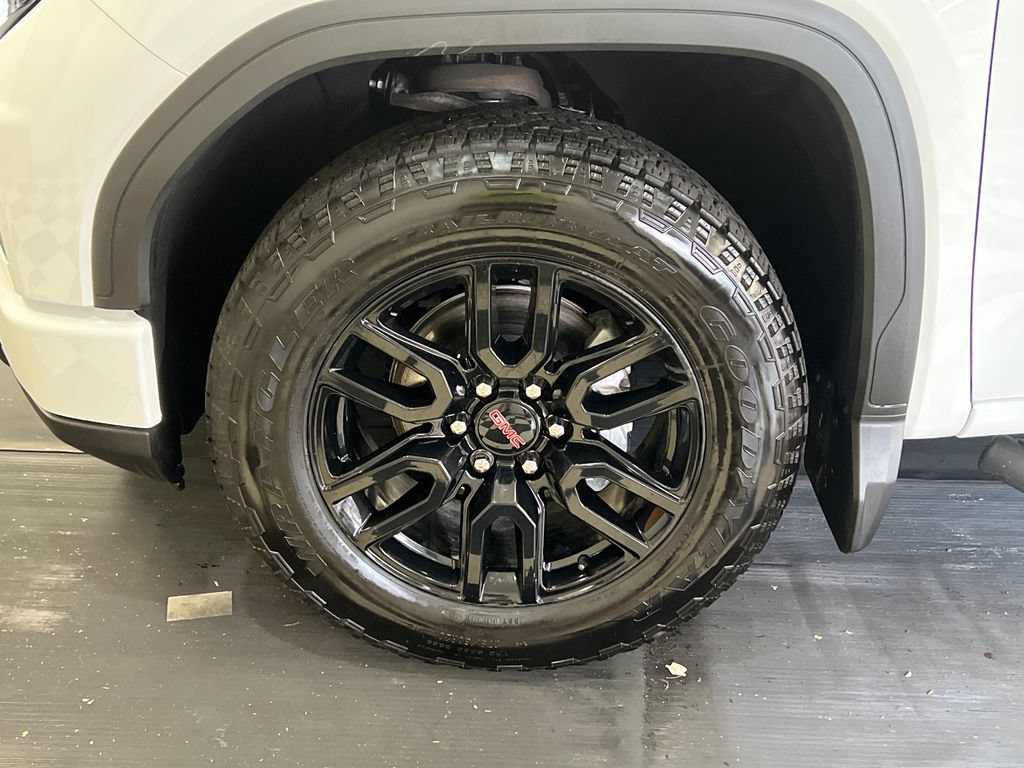 Used 2024 GMC Sierra 1500 Pro w/ Graphite Edition AWD/4WD image 5