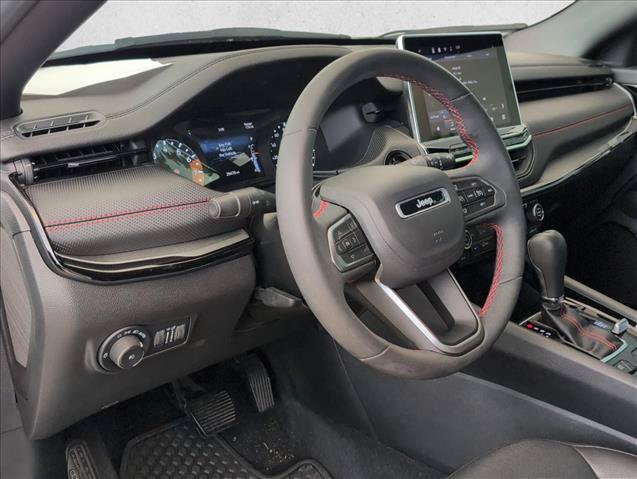 Used 2024 Jeep Compass Trailhawk AWD/4WD image 10