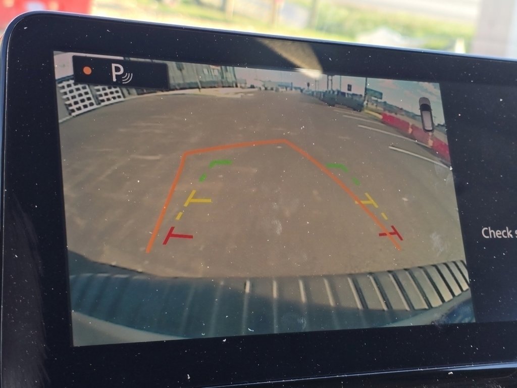 Used 2024 Nissan Armada SV image 6